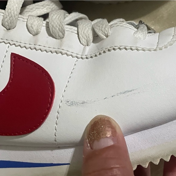 Nike Cortez Forrest Gump
Basic White‎ Varsity Red
819719-103 - Size 8 - Picture 8 of 13